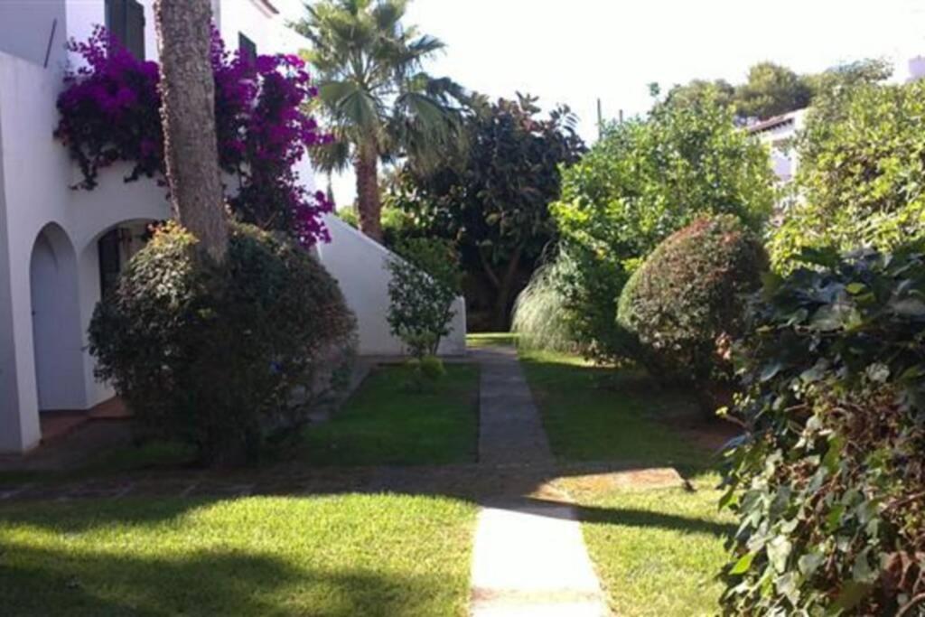 Apartment With Garden And Swimming And Beach Кала-Бланка Екстер'єр фото