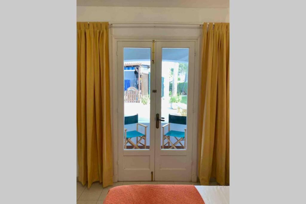 Apartment With Garden And Swimming And Beach Кала-Бланка Екстер'єр фото