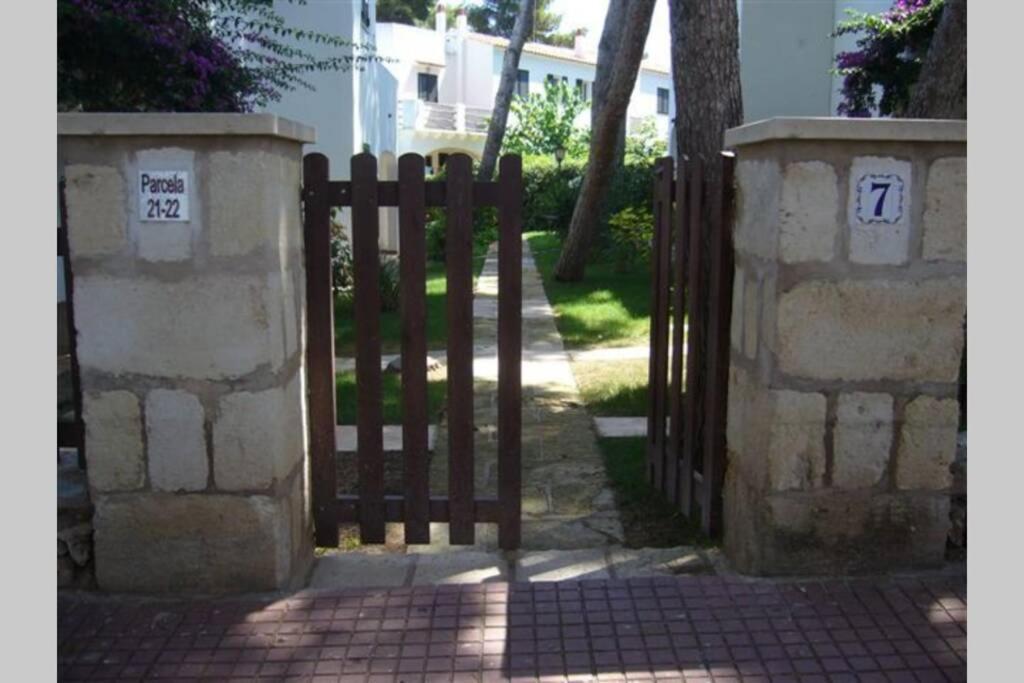 Apartment With Garden And Swimming And Beach Кала-Бланка Екстер'єр фото