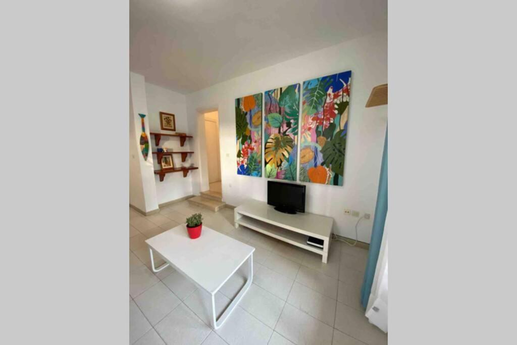 Apartment With Garden And Swimming And Beach Кала-Бланка Екстер'єр фото