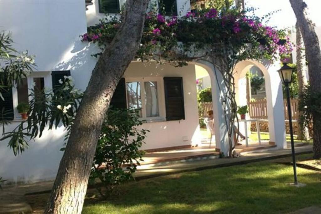 Apartment With Garden And Swimming And Beach Кала-Бланка Екстер'єр фото