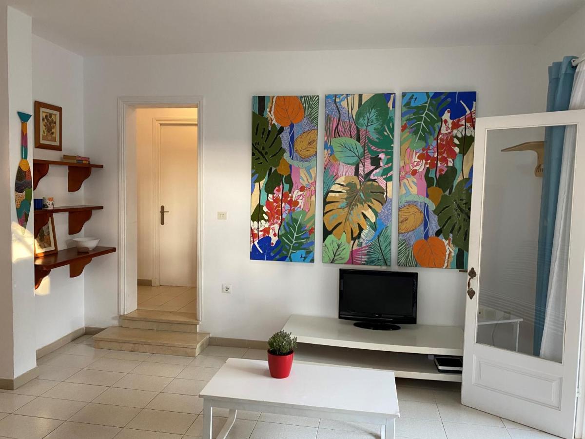 Apartment With Garden And Swimming And Beach Кала-Бланка Екстер'єр фото